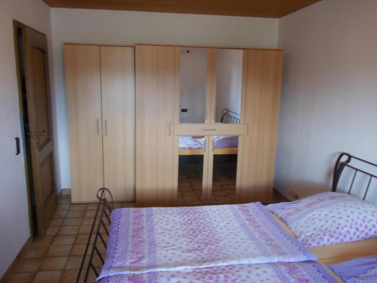 Xxl Apartment, 10 Beds, 4 Sleep-rooms, 140qm, 2 Wc, 2 Shower && Appartamento Bruckmühl
